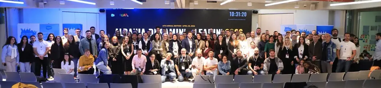 The Albania Dreamin’ 2026 group photo: a large crowd of attendees together in one room